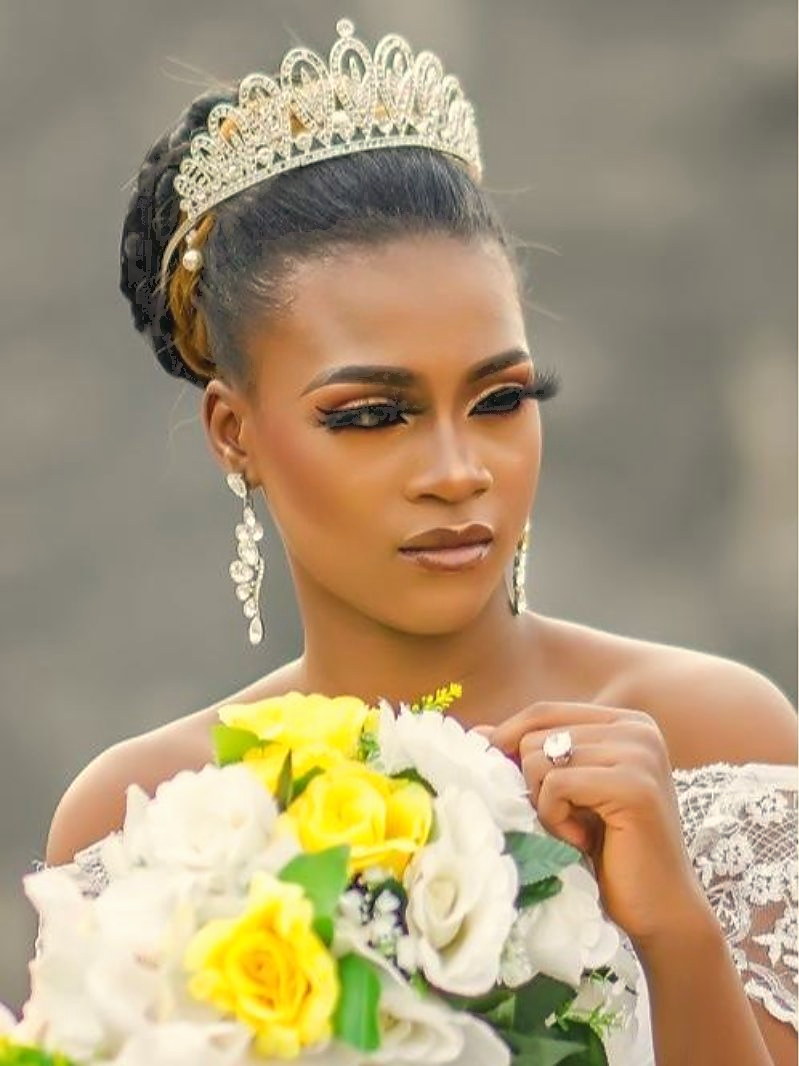 Bridal makeup with tiara and bouquet